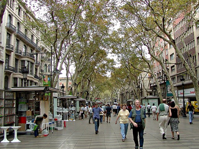 Централната улица "Ла Рамбла"   LaRambla-m