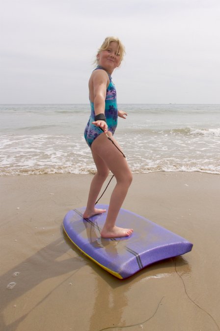 Sara shows off her surfing style