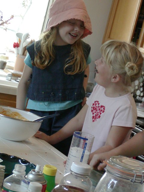Charlotte and Sara in the kitchen