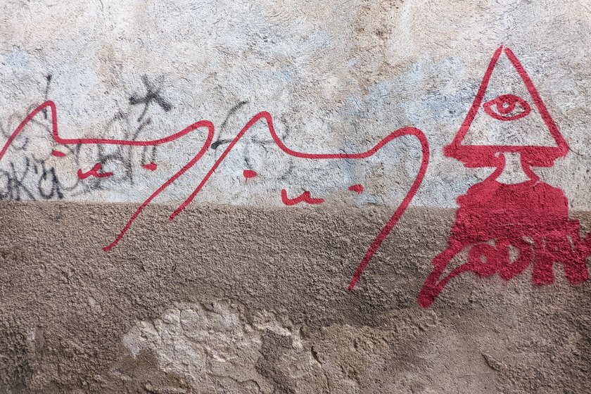Callejón de Pardo graffiti, mar mar cats and zodiak eye-in-pyramid