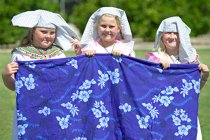 Blanket makers S&aacute;ra, Lee, and Sara show off their craft