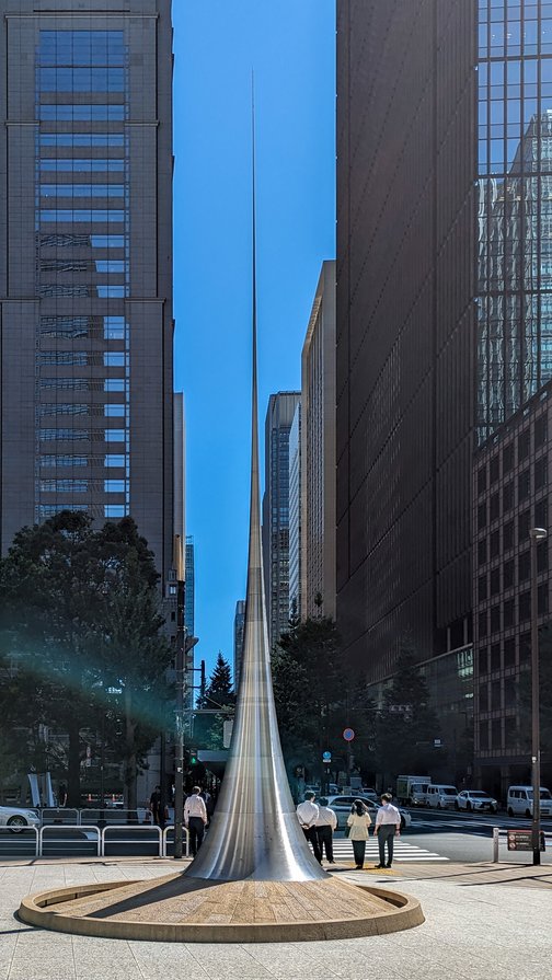 Sundial, Hiroshi Sugimoto, 2018, Otemachi Place, Tokyo, looking south